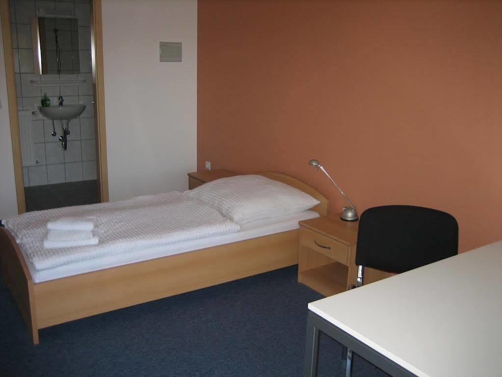 Messe Motel Laatzen Extérieur photo